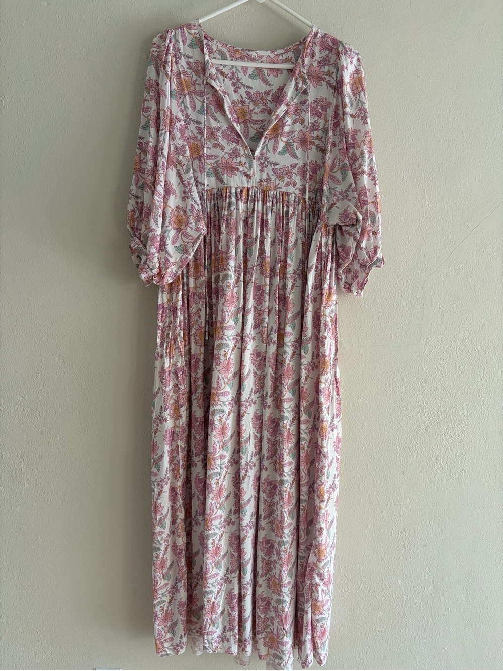 Women's Pink Floral Maxi Dress - Lightweight V-Neck Boho